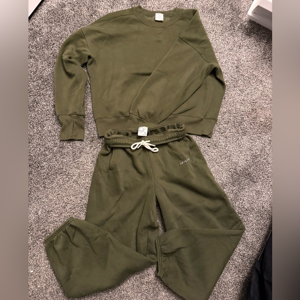 Offline by Aerie olive green sweatpants and sweatshirt set new without tags